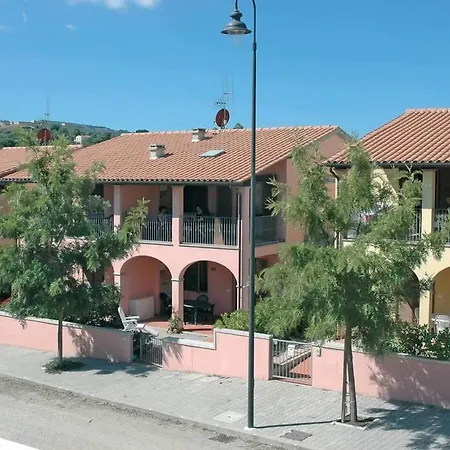 Baia Fiorita 阿祖罗港